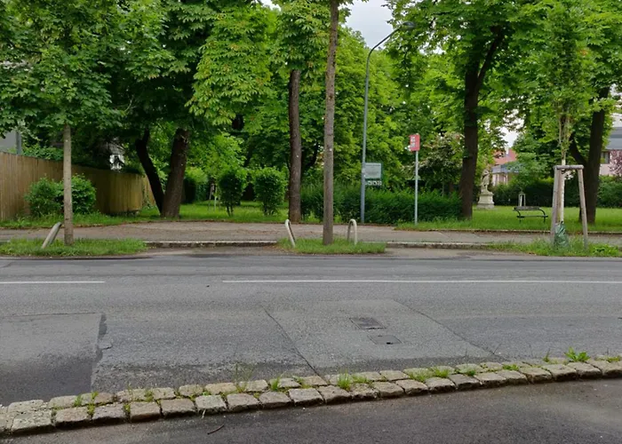 Beautiful With Parking, Brilliant Location