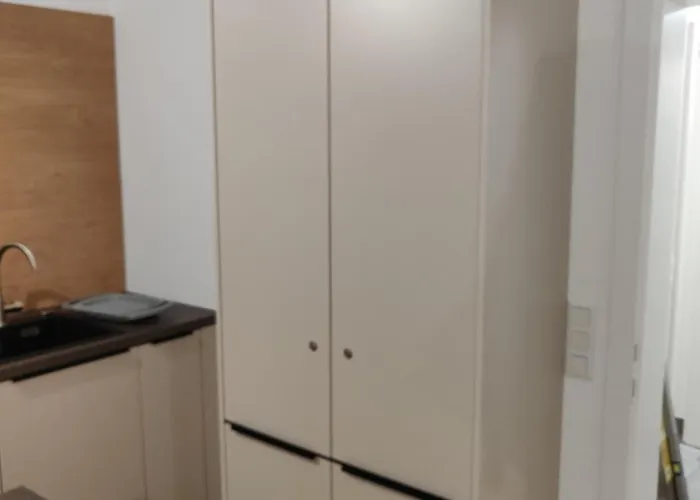 Beautiful With Parking, Brilliant Location דירה